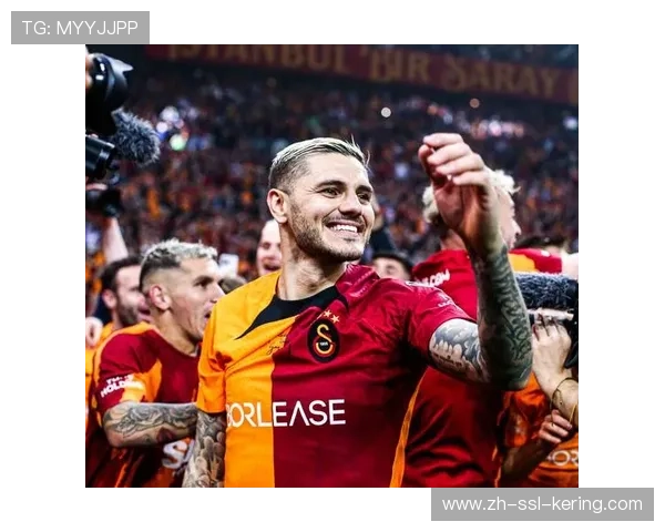 球迷高歌致敬，巴黎旧将伊卡尔迪看台观战